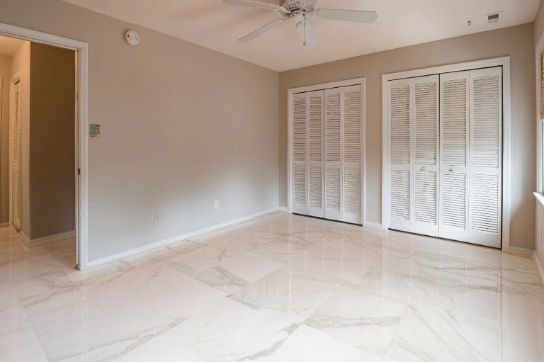 Wand streichen und Boden austauschen - Vorher